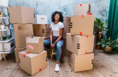 Quer morar sozinho? O planejamento começa muito antes de sair da casa dos pais
